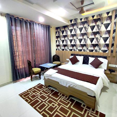 Hotel Amigo Ratlām Екстериор снимка