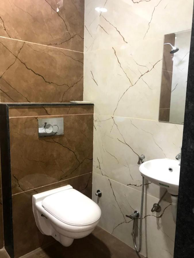Hotel Amigo Ratlām Екстериор снимка