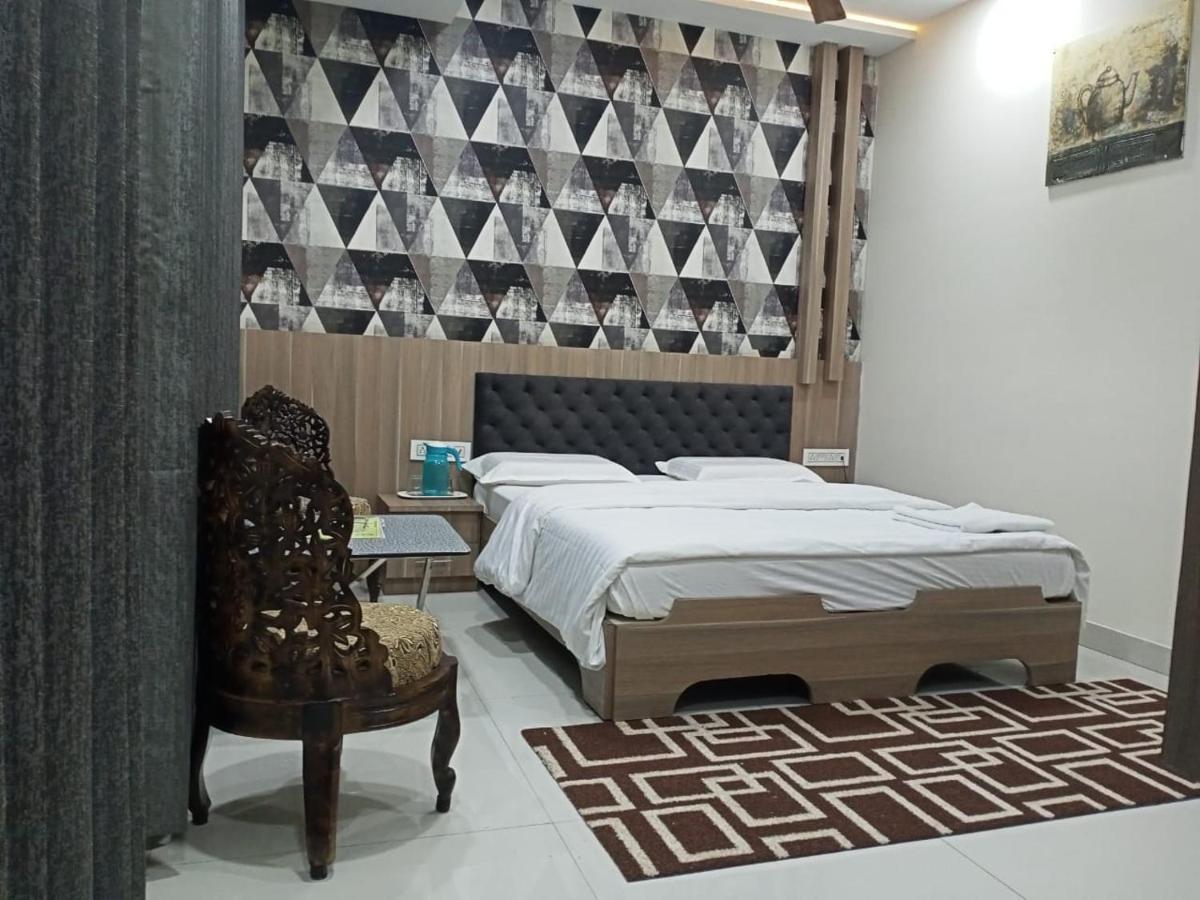 Hotel Amigo Ratlām Екстериор снимка