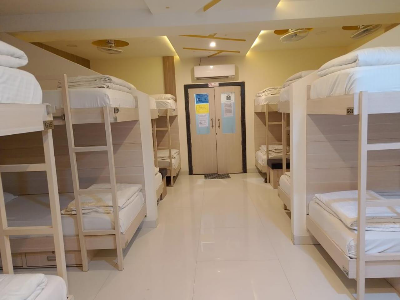 Hotel Amigo Ratlām Екстериор снимка